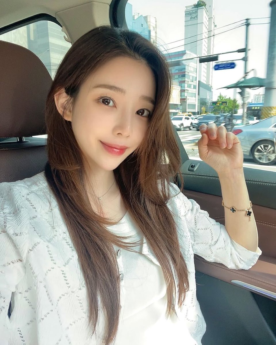 antee111's tweet photo. 오늘 연지선생님한테 클리닉 받고 
컷트 받았는데 너무 마음에들어서 사진남기기! 🥹🥹

#아줌마 #돌싱 #섹트 #40대  #일탈 #디엠 #유부녀 https://t.co/W9y9TjVikm