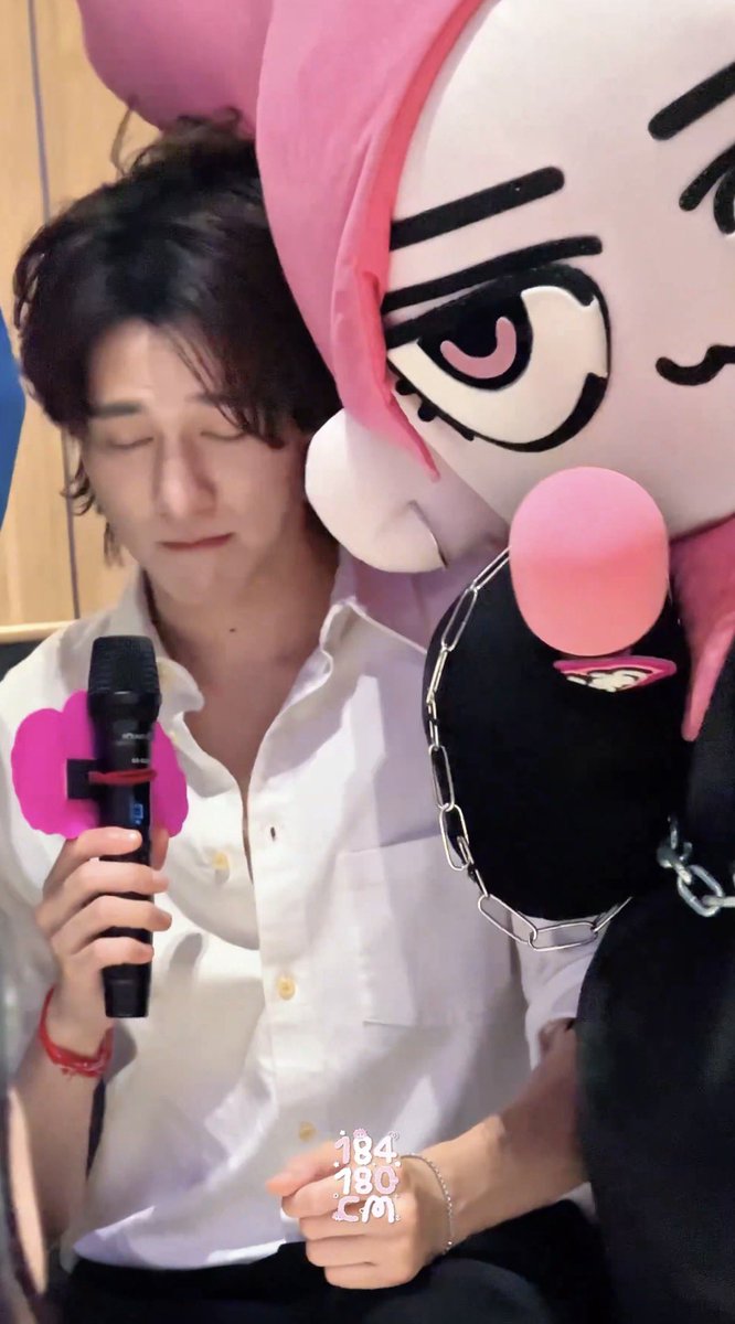givemeallofyou_'s tweet photo. น่ารักใจดี ดุมากสุดคือจับเข้ามุมอะ ลูกติดงอมแงม รักหม่าม้า https://t.co/YzF0L9mpiO