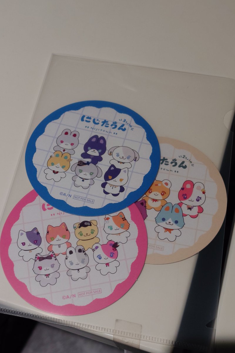 tom_ttoomm's tweet photo. 【交換/譲渡】にじさんじ にじたうん  にじたうんカフェ ランダム コースター 

譲：画像1
求：ご所持であれば1ちょうめ、なければ2枚目の方の異種カードなど

出先のため、IDカード無しです。
本日梅田手渡し可能。
検索からもお気軽にお声掛けください！🙆‍♀️ https://t.co/Y6s1CogaYJ