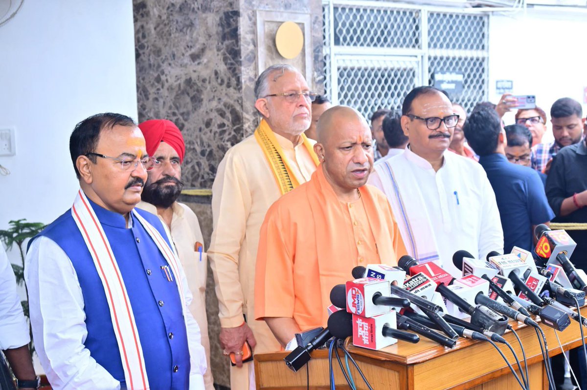 brajeshpathakup's tweet photo. आज लखनऊ में मा० मुख्यमंत्री श्री योगी आदित्यनाथ जी की गरिमामयी उपस्थिति में उत्तर प्रदेश विधान मंडल के मानसून सत्र-2026 से पूर्व आयोजित पत्रकार वार्ता में सम्मिलित हुआ। 

इस अवसर पर मा० उप मुख्यमंत्री, उत्तर प्रदेश सरकार श्री केशव प्रसाद मौर्य जी, मा० मंत्री, उत्तर प्रदेश सरकार श्री सुरेश कुमार खन्ना जी, मा० राज्यमंत्री, उत्तर प्रदेश सरकार श्री बलदेव सिंह औलख जी उपस्थित रहे। 

@myogiadityanath
@kpmaurya1
@SureshKKhanna
@BaldevAulakh
#उत्तर_प्रदेश_विधान_मंडल_मानसून_सत्र_2026