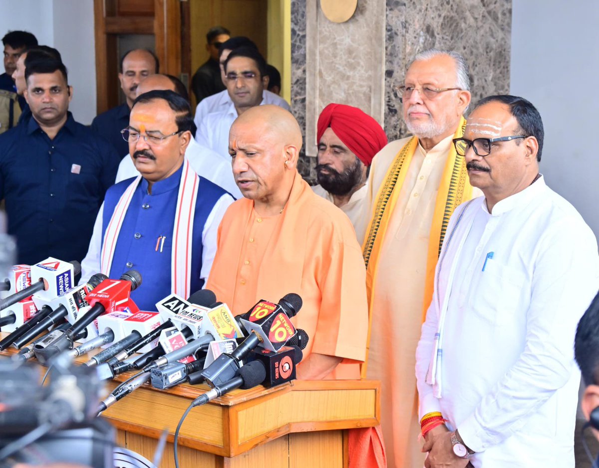 brajeshpathakup's tweet photo. आज लखनऊ में मा० मुख्यमंत्री श्री योगी आदित्यनाथ जी की गरिमामयी उपस्थिति में उत्तर प्रदेश विधान मंडल के मानसून सत्र-2026 से पूर्व आयोजित पत्रकार वार्ता में सम्मिलित हुआ। 

इस अवसर पर मा० उप मुख्यमंत्री, उत्तर प्रदेश सरकार श्री केशव प्रसाद मौर्य जी, मा० मंत्री, उत्तर प्रदेश सरकार श्री सुरेश कुमार खन्ना जी, मा० राज्यमंत्री, उत्तर प्रदेश सरकार श्री बलदेव सिंह औलख जी उपस्थित रहे। 

@myogiadityanath
@kpmaurya1
@SureshKKhanna
@BaldevAulakh
#उत्तर_प्रदेश_विधान_मंडल_मानसून_सत्र_2026