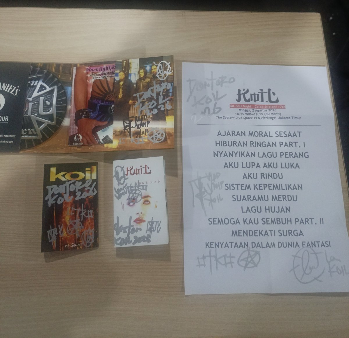 tasranseldora's tweet photo. Terimakasih @officialkoil for giving me the highlight of THIS WHOLE MONTH 🤘🤘🤘 

mang @0tk0il, om @rmlegoh om doni dan om adam tengkyu pisan. https://t.co/qszZJAsrHI
