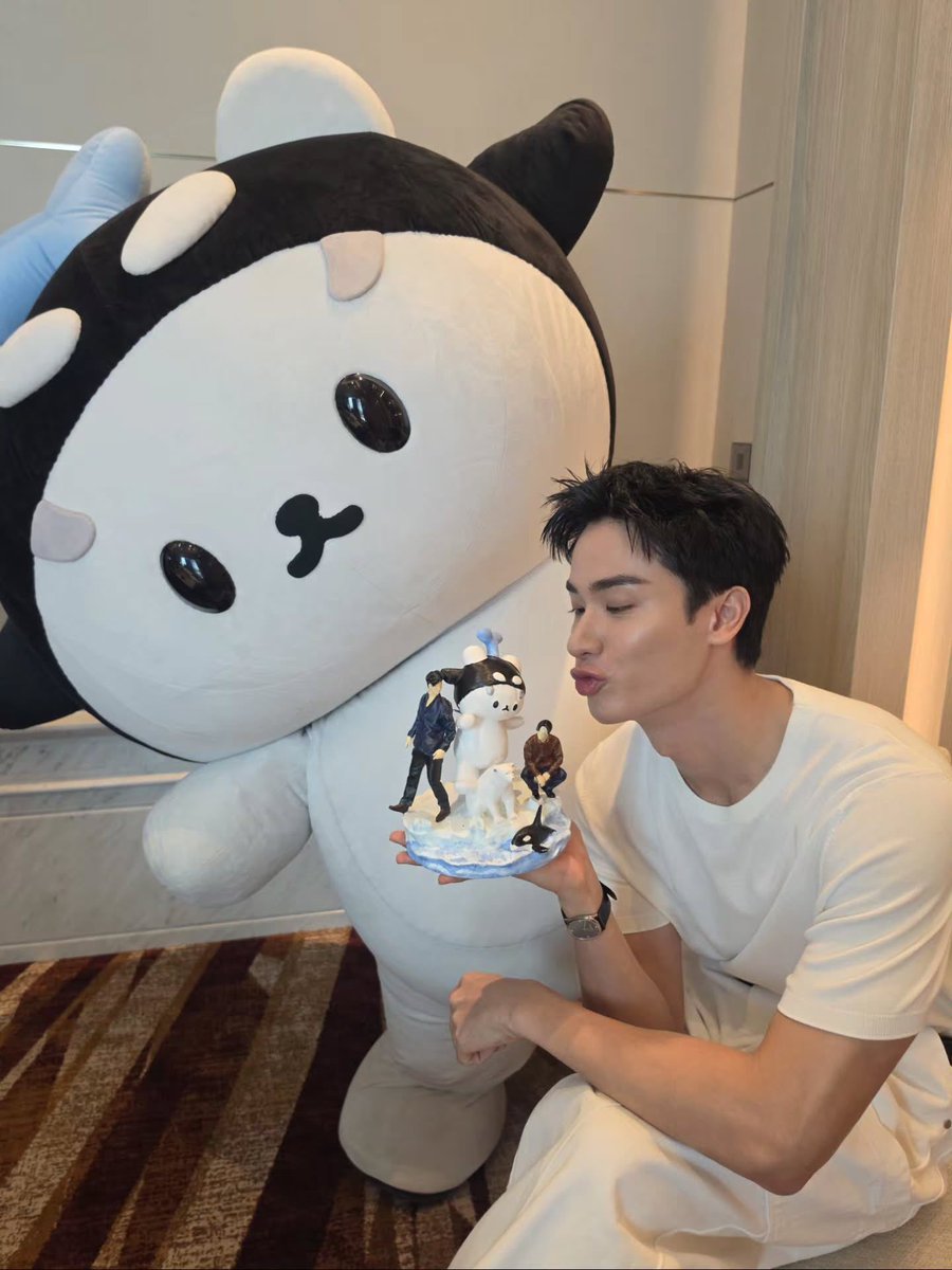 tayniverse_new's tweet photo. ในที่สุดก็ได้เห็นหน้าตาของของขวัญ handmade ที่น้องซังทำให้ป๊าเเล้วว🎁 ยายช็อกจนไม่รู้จะช็อกยังไง 🙀 มันสวยมากกกก ดีเทลละเอียดมากกกกกกกกก ไม่อยากจะเชื่อว่าสิ่งนี้มาจากเครื่อง 3D Printing แล้วไม่ได้ทำจากเทมเพลตสำเร็จรูปด้วยนะแต่น้องดีไซน์ขึ้นมาเองเเล้วเอามาลงสีเองอีก😭 อัครศิลปินของแท้ ! 🎨 อภิชาติหลานเก่งมากเกินไปแล้ว มีอะไรที่หมีวาฬ 3ขวบทำไม่ได้บ้างงง