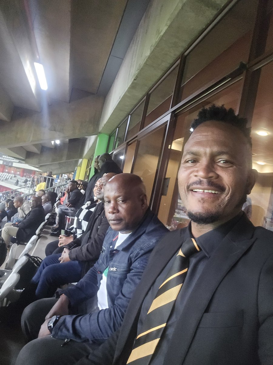 realMadumane's tweet photo. "A Champion is someone who gets up when he cant" Jack Dempsey #MondayMotivation
We Are Live @ligwalagwalafm Kusile Mzansi
Like true champions @KaizerChiefs kick started the PSL season in style #WeekendMade #WeTryAgain https://t.co/vTt6MjM4cu