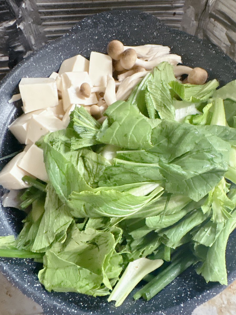 nigiriap's tweet photo. 今日はちょっと過ごしやすい気候だから
調整の合間に鶏肉ともつのお鍋の仕込み https://t.co/l1R2kH1mUo