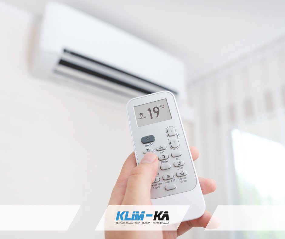 KlimPl's tweet photo. Złota zasada mówi, że różnica między temperaturą na zewnątrz a wewnątrz nie powinna wynosić więcej niż 6-7°C. Jeśli na dworze mamy 32°C, idealna temperatura w pomieszczeniu to około 24-25°C Zapewnia to komfort bez szoku termicznego i chroni Twój portfel przed wyższymi rachunkami https://t.co/JsTMJGQq0B