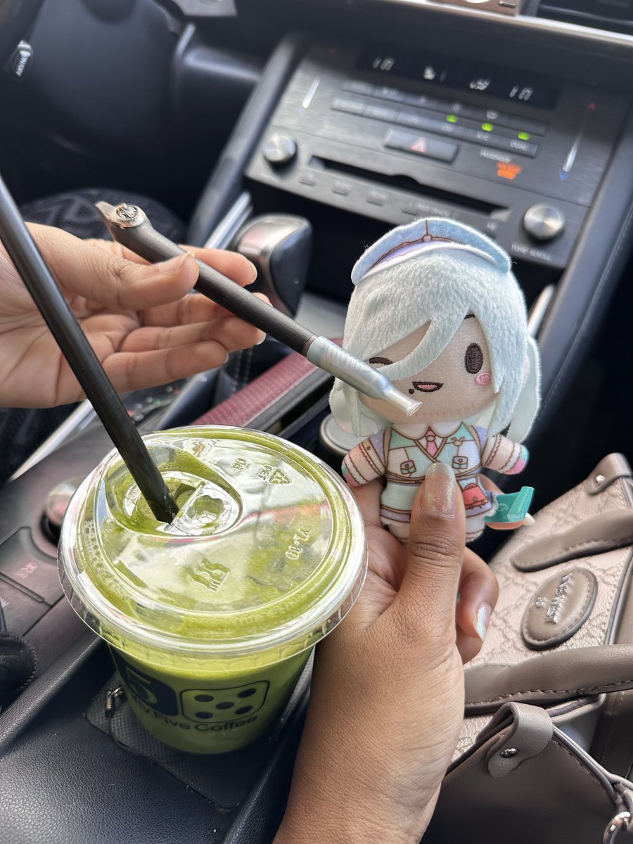 bluvinie's tweet photo. @hjyjpilled Hangout when?? https://t.co/y9nh5Qy3QF