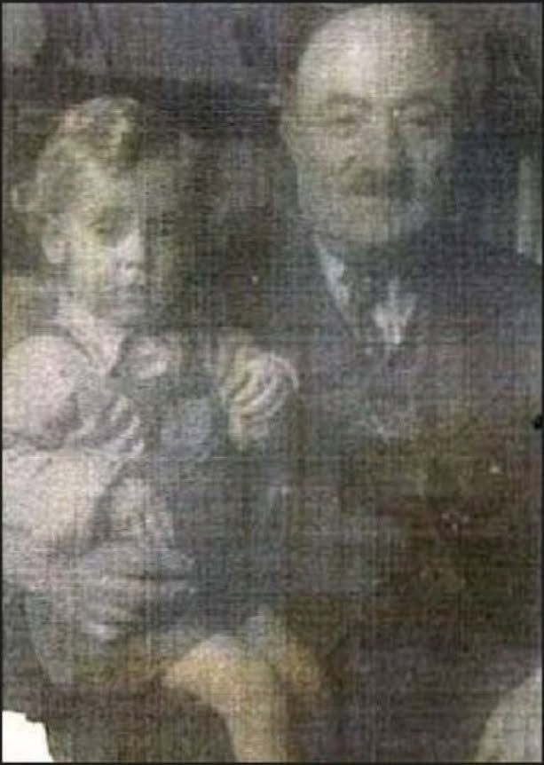 Church22669Kyle's tweet photo. 1 August 1927 | Czech Jewish woman Magda Rosenberg was born.
In 1944 she was deported to #Auschwitz. She did not survive.
Another friendly launching face of a too young girl. She was the daughter of Serena Zali, 11/01/1887 & Lajos Eliezer, 21/07/1885. She had at least 1 brother, Yitzkhak, who did the testimonies on Yad Vashem.
The parents pictures are with grandchild.
Maybe Yitzkhak's?
Not sure about Her Day and Month She Was Born.
One Has It Aug 1 ,1927 And Another Source Has It As Jul 22 1926 
https://t.co/pHIKFq4Weh