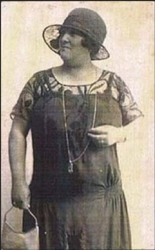 Church22669Kyle's tweet photo. 1 August 1927 | Czech Jewish woman Magda Rosenberg was born.
In 1944 she was deported to #Auschwitz. She did not survive.
Another friendly launching face of a too young girl. She was the daughter of Serena Zali, 11/01/1887 & Lajos Eliezer, 21/07/1885. She had at least 1 brother, Yitzkhak, who did the testimonies on Yad Vashem.
The parents pictures are with grandchild.
Maybe Yitzkhak's?
Not sure about Her Day and Month She Was Born.
One Has It Aug 1 ,1927 And Another Source Has It As Jul 22 1926 
https://t.co/pHIKFq4Weh