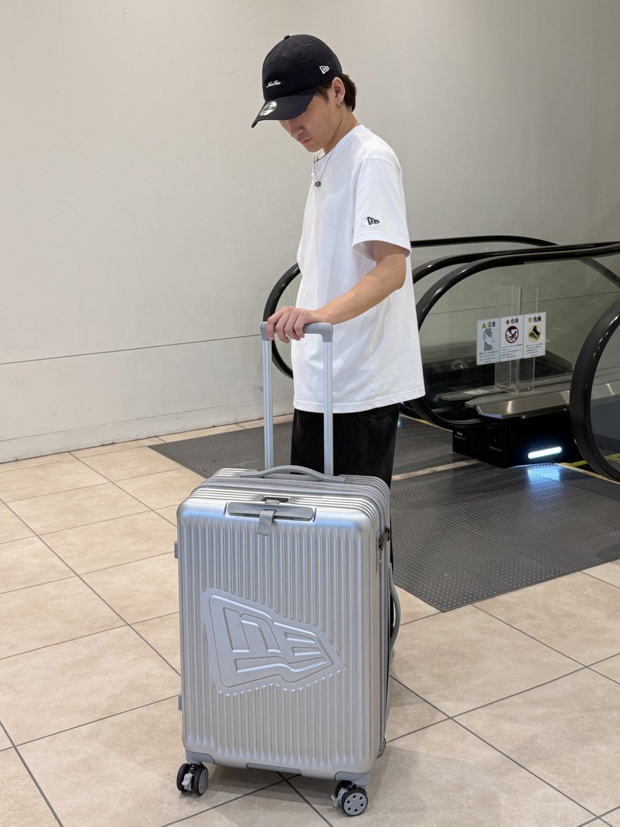 Wheel Carry Case 60-66L】 New Era Flagロゴがエンボスで入る