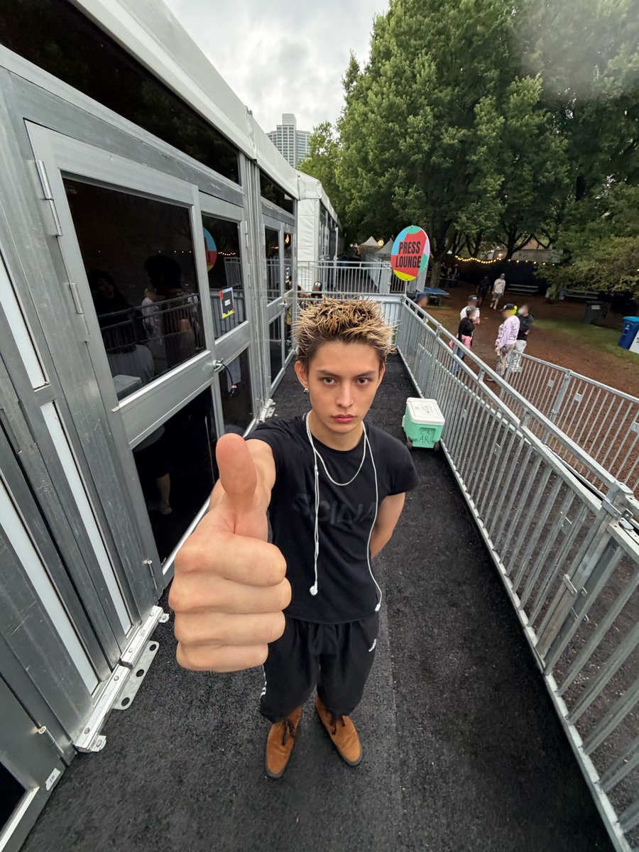 udaJAMESS's tweet photo. First day energy at Lollapalooza 2026 👍🏻 https://t.co/OmPWjpLR1I