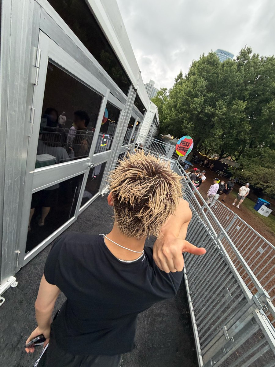 udaJAMESS's tweet photo. First day energy at Lollapalooza 2026 👍🏻 https://t.co/OmPWjpLR1I