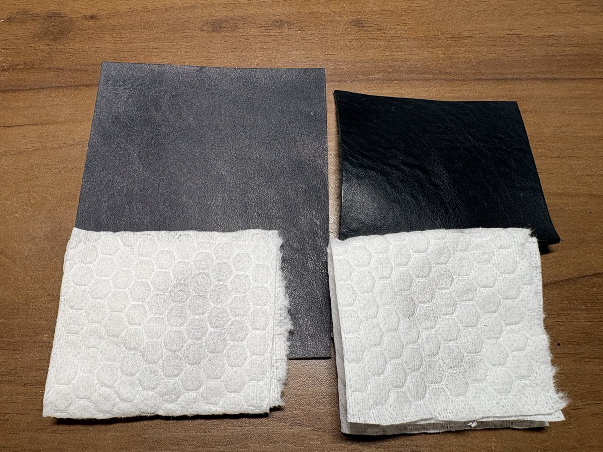 IKLeather's tweet photo. マルゴーじゃないけどマルゴーと同じタンナーのリネアヴァスカが家にあるから布で擦ってみたら多少色移りしますね
程度はスクラッチの試作品と同じぐらい

イタリアのオイルレザーと同じぐらいなら、まあ許容してもいいかも🤔 https://t.co/1BHaD7zGlA