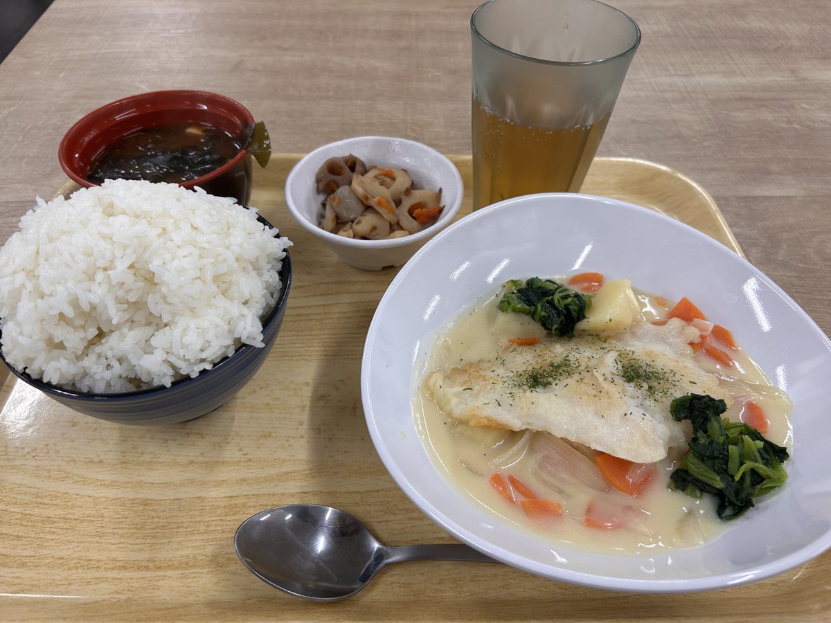 askk_shisaku's tweet photo. 呼ばれて飛び出てじゃジャジャジャーン🍚
不定期、食堂ご飯シリーズです🍚🍚🍚
毎日毎日美味しいご飯をありがとうございます😊 https://t.co/h78KgTBAbQ