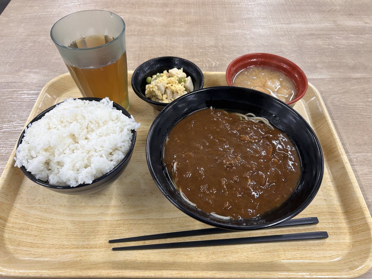 askk_shisaku's tweet photo. 呼ばれて飛び出てじゃジャジャジャーン🍚
不定期、食堂ご飯シリーズです🍚🍚🍚
毎日毎日美味しいご飯をありがとうございます😊 https://t.co/h78KgTBAbQ