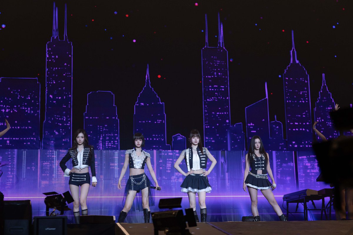 kbsworld_enter's tweet photo. 메이딘, 데뷔 첫 콘서트 성료 “무대하는 행복 느낄 수 있었다”

메이딘, 마시로 ‘HOTLINE’ 선공개→커버 무대로 채운 콘서트 ‘日 팬심 저격’

메이딘, 데뷔 첫 콘서트 6000석 전석 매진 기록…뜨거운 日 인기 증명

[사진제공 = 143엔터테인먼트]

#메이딘 #MADEIN https://t.co/EhGpuFS6mZ