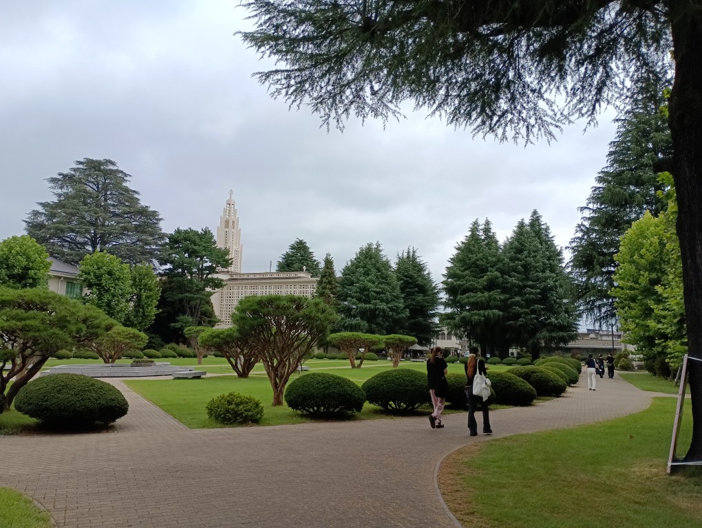 twcu_ctl's tweet photo. 今日は前期定期試験期間の最終日。 学生のみなさんもほっと一息つきながらキャンパスをあとにしています。 明日から9月17日までは夏期休暇です🏝️🎆🌻　#東京女子大　＃CTL　#夏 https://t.co/GQfFW7PxSm