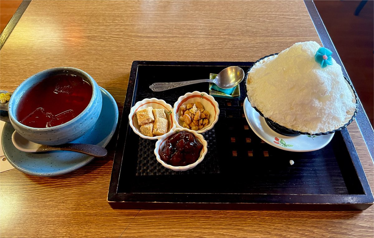 natsuko0122's tweet photo. 韓��茶房さんで冷たいオミジャチャ(五味子茶)をいただきました😋甘酸っぱくてとっても爽やか🍃
疲労回復や美肌効果が期待できるそうです✨
ARTさんのパッピンスも涼しげ〜🍧
生き返りました！！😆 https://t.co/PCQRzKLYFr