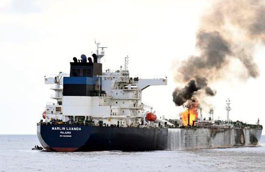 Gulf_Research's tweet photo. حديث الدكتور عبدالعزيز بن صقر، مؤسس ورئيس مركز الخليج للأبحاث لصحيفة (RT Arabic)  @RTarabic حول: مشروع لحماية الملاحة أم بداية لنظام أمني إقليمي جديد.. ماذا وراء التحالف البحري السعودي؟

وصف خبراء سعوديون مبادرة المملكة العربية السعودية لإنشاء تحالف بحري دفاعي متعدد الجنسيات بأنها تحول استراتيجي يؤسس لمنظومة أمن إقليمي تقودها دول المنطقة بالتعاون مع المجتمع الدولي.

📃اقرأ عبر الرابط: https://t.co/RXrJzHCPPZ

خلال حديثه أكد إن المملكة تنطلق في مبادرتها من إدراكها أن هناك محاولات لفرض واقع سياسي وقانوني جديد في المنطقة يكرس السيطرة على خطوط الملاحة البحرية ويقوض مبدأ حرية الملاحة الذي يشكل إحدى ركائز النظام الدولي.

وأضاف أن الرياض ترى أن أي محاولة لفرض الهيمنة على مضيقي هرمز وباب المندب أو البحار المحيطة تمثل تهديدًا لا يقتصر على الأمن الوطني السعودي، وإنما يمتد إلى أمن دول الخليج والمنطقة والمجتمع الدولي بأسره، مشددًا على أن المملكة تعتبر هذا الملف "خطًا استراتيجيًا أحمر" لا يمكن تجاوزه أو المساومة عليه.

وتأتي المبادرة السعودية في وقت تشهد فيه الممرات البحرية الحيوية تحديات أمنية متزايدة، بعد تصاعد الهجمات على السفن التجارية وتعطل حركة الملاحة في البحر الأحمر، وما ترتب عن ذلك من ارتفاع تكاليف الشحن والتأمين، وإعادة توجيه العديد من السفن إلى طريق رأس الرجاء الصالح، الأمر الذي انعكس على سلاسل الإمداد والتجارة الدولية.

وأوضح أن المبادرة السعودية تعكس قناعة بأن حماية الممرات البحرية ليست مسؤولية دولة بعينها، وإنما مسؤولية جماعية تتطلب تعاونًا متعدد الجنسيات، باعتبار أن أمن الملاحة الدولية يمثل مصلحة مشتركة لجميع الدول المستفيدة من هذه الممرات.

ورأى أن التحالف البحري المقترح لا يهدف إلى زيادة عدد القطع البحرية العاملة في البحر الأحمر أو باب المندب، وإنما يسعى إلى معالجة ما وصفه بـ"الفجوة في التكامل" بين الأطر السياسية والقانونية والعسكرية، وبناء قيادة إقليمية أكثر تنسيقًا وقدرة على تحويل الجهود المتفرقة إلى منظومة دفاعية موحدة ومستدامة.

وأشار إلى أن نجاح التحالف لن يقاس بعدد الدول المشاركة أو حجم قواته، وإنما بقدرته على دمج المعلومات والقدرات العسكرية والسياسية، وحماية الوظائف الاستراتيجية للممرات البحرية، بما قد يجعله نواة لبنية أمنية بحرية إقليمية جديدة بقيادة المملكة العربية السعودية.

#السعودية #مضيق_هرمز #باب_المندب