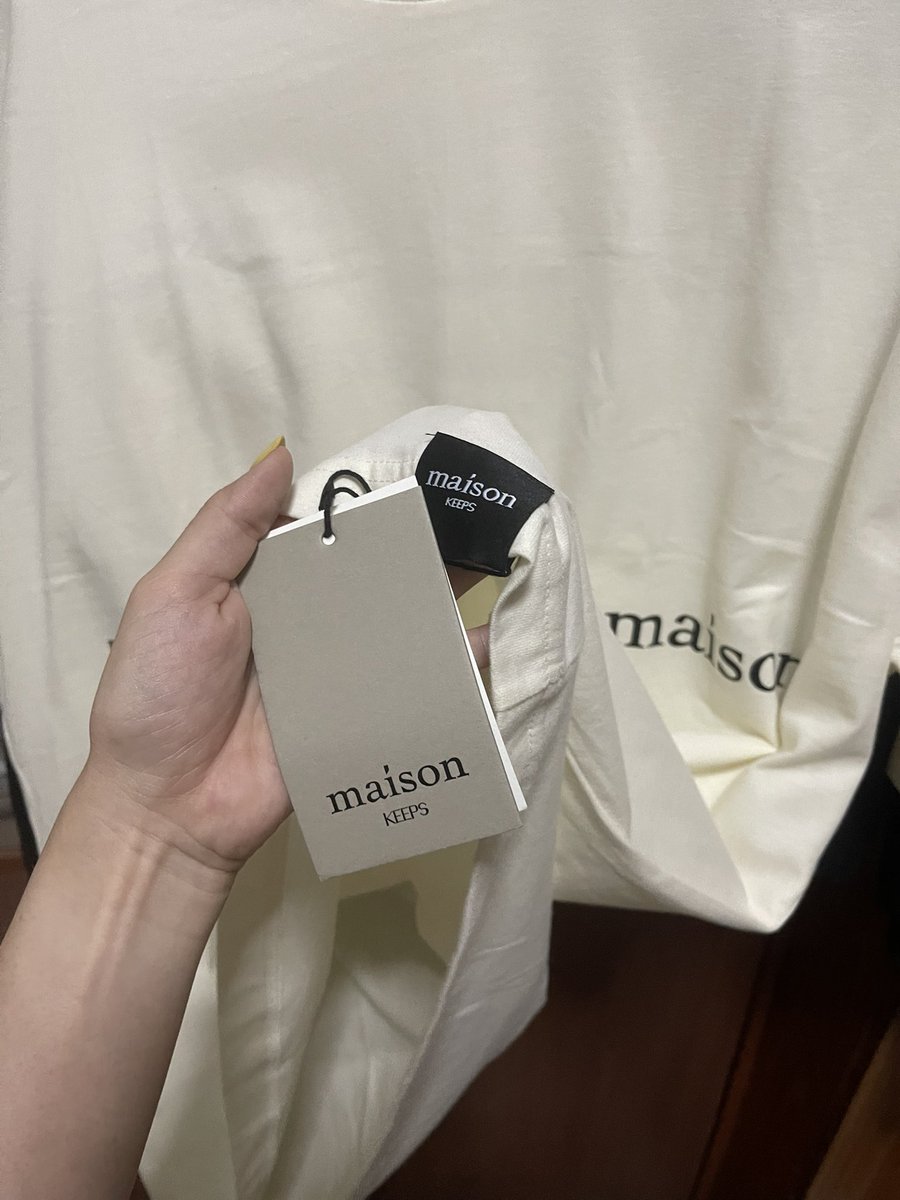 Pppitcha12's tweet photo. ปล่อยเสื้อยืด maison keeps อก48” สี ivory มือ1 ป้ายห้อย แค่ลองค่ะ ราคาเต็ม 890 ปล่อยต่อ 800 รวมส่งเลยค่า #ส่งต่อ #ส่งต่อเสื้อ  #maisonkeeps #ส่งต่อmaisonkeeps https://t.co/6E15FSFtve