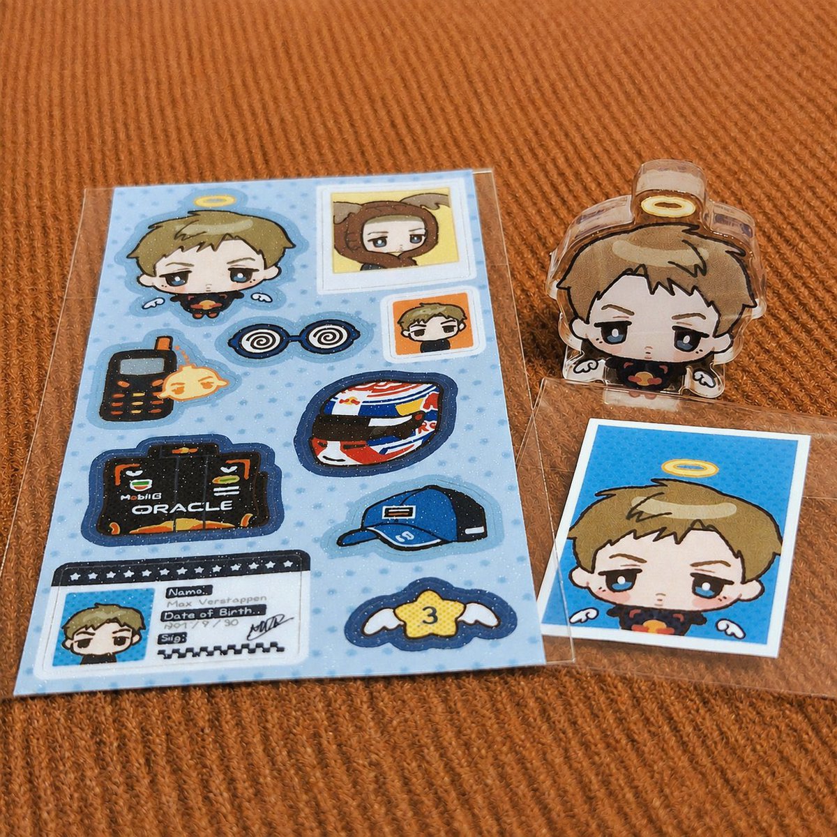 mmtmaxx's tweet photo. ･ﾟ: F1 통판 천사 악마 그리고 외계인… 스티커 &amp; 코롯토 &amp; 증명사진 2차  :･ﾟ 

🔗 https://t.co/qtzYa4kyam

📍8/3~17

 코롯토 &amp; 스티커 &amp; 증명사진 2차통판입니다. 증명사진은 재고 통판으로 소량 판매입니다 🪽♡‧⊹˚ 

#RT 추첨 3명 원하시는 드버 3종 세트 보내드립니다 ♡ https://t.co/QzawWOcDEB
