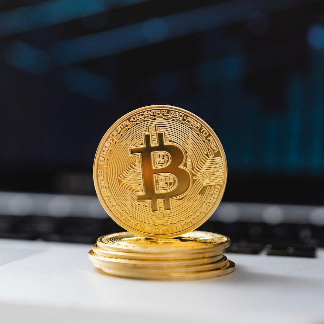 CoinMarketCap's tweet photo. LATEST: 📊 Bitcoin’s futures basis is showing a pattern last seen around the 2022 cycle bottom, according to Glassnode. https://t.co/td7VOaQfhh