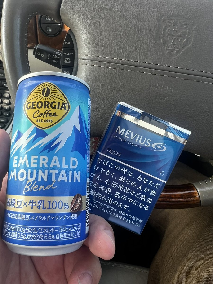 Cocainesenpai's tweet photo. 毎年この日は普段飲まない缶コーヒーと、吸わないタバコを買う。 https://t.co/A2l3L3jEHX