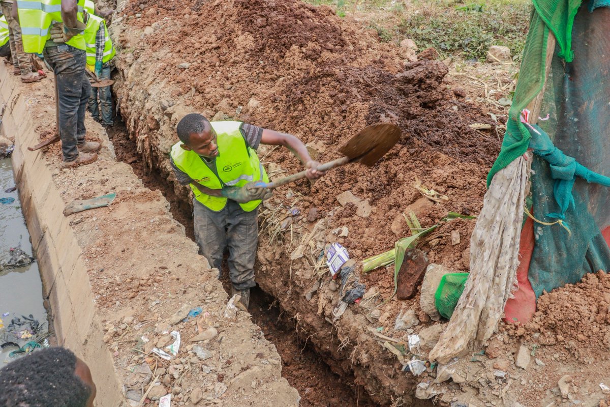 Wanavijiji_sdi's tweet photo. living conditions for the community.
Together, we are building infrastructure that will create lasting impact.
#MuunganoAt30 #ResilientCommunities #UjenziMashinani #CommunityLedDevelopment https://t.co/RbQqkMevjK