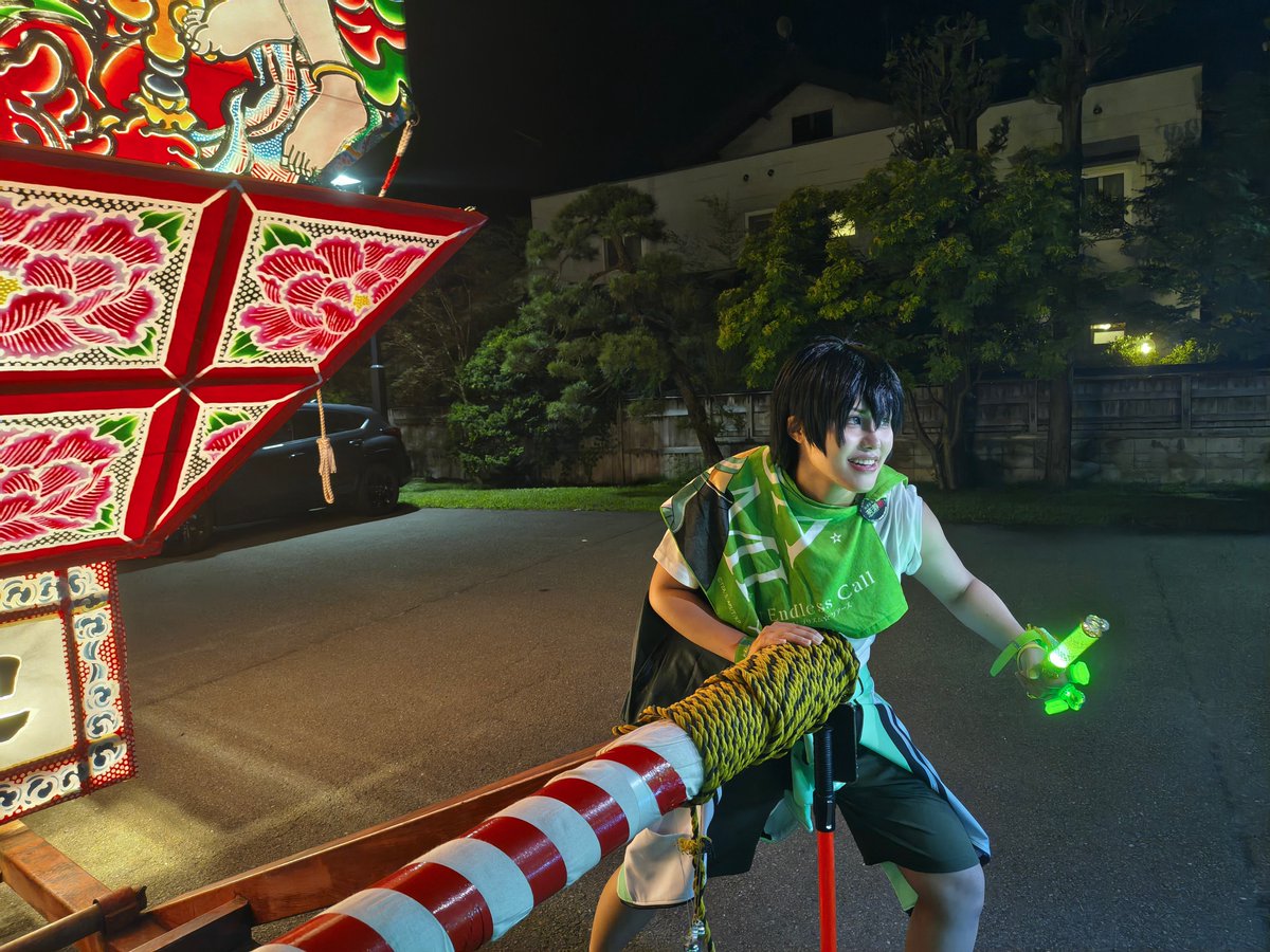 MttkmnnrniPRISM's tweet photo. 特別な許可をいただいたとのことで、タイガのコスプレで大鰐ねぷたに参加させていただきました！

小さな子供たちも全力大声でタイガもこんな幼少期を…と思い祭り中に何度も泣きそうになりました🥲
貴重な体験をさせていただき本当にありがとうございます😭

 #プリズム青森俺の祭2026 https://t.co/wHnpWvmLZX
