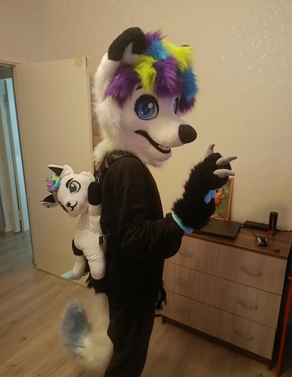 Emka25O's tweet photo. One and a half foxes :3
#furry #fursuit #fursuiting https://t.co/oV6Gji5VQi