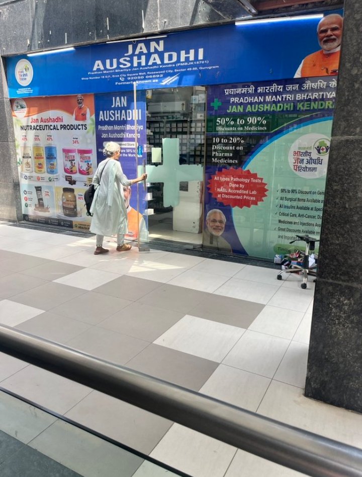 InfraholicR's tweet photo. Congress ate all money in corruption.

Jan aushdhi stores for cheap medicine launched in 2008.
But  till 2014 only 240 stores. 

BJP in just 2015 opened another 300 stores.
Now 15000+ stores. https://t.co/Fy9n8Ekua9