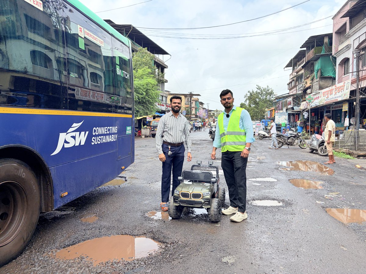 chaitanyulpatil's tweet photo. आम्ही पण Defender घेतली बरं का… 😅😎

D – Defects on Roads (रस्त्यांवरील दोष ओळखणारा)
E – Exposes the Truth (वास्तव समोर आणणारा)
F – Fights for Safe Roads (सुरक्षित रस्त्यांसाठी लढणारा)
E – Encourages Accountability (उत्तरदायित्वाची जाणीव करून देणारा)
N – Never Ignores Potholes (खड्ड्यांकडे कधीही दुर्लक्ष न करणारा)
D – Documents Every Hazard (प्रत्येक धोक्याची नोंद करणारा)
E – Empowers Citizens (नागरिकांना सक्षम करणारा)
R – Restores Road Safety (रस्ते सुरक्षिततेसाठी प्रयत्न करणारा)

धन्यवाद 🇮🇳🙏
कु. चैतन्य उषा लक्ष्मण पाटील
सुजाण नागरिक 
📞8766797529
मु. पाटणी-कासू, ता. पेण, जि. रायगड,महाराष्ट्र

#india #maharashtra #roads #potholes #ride #mumbaigoahighway #citizen #car #life #reality