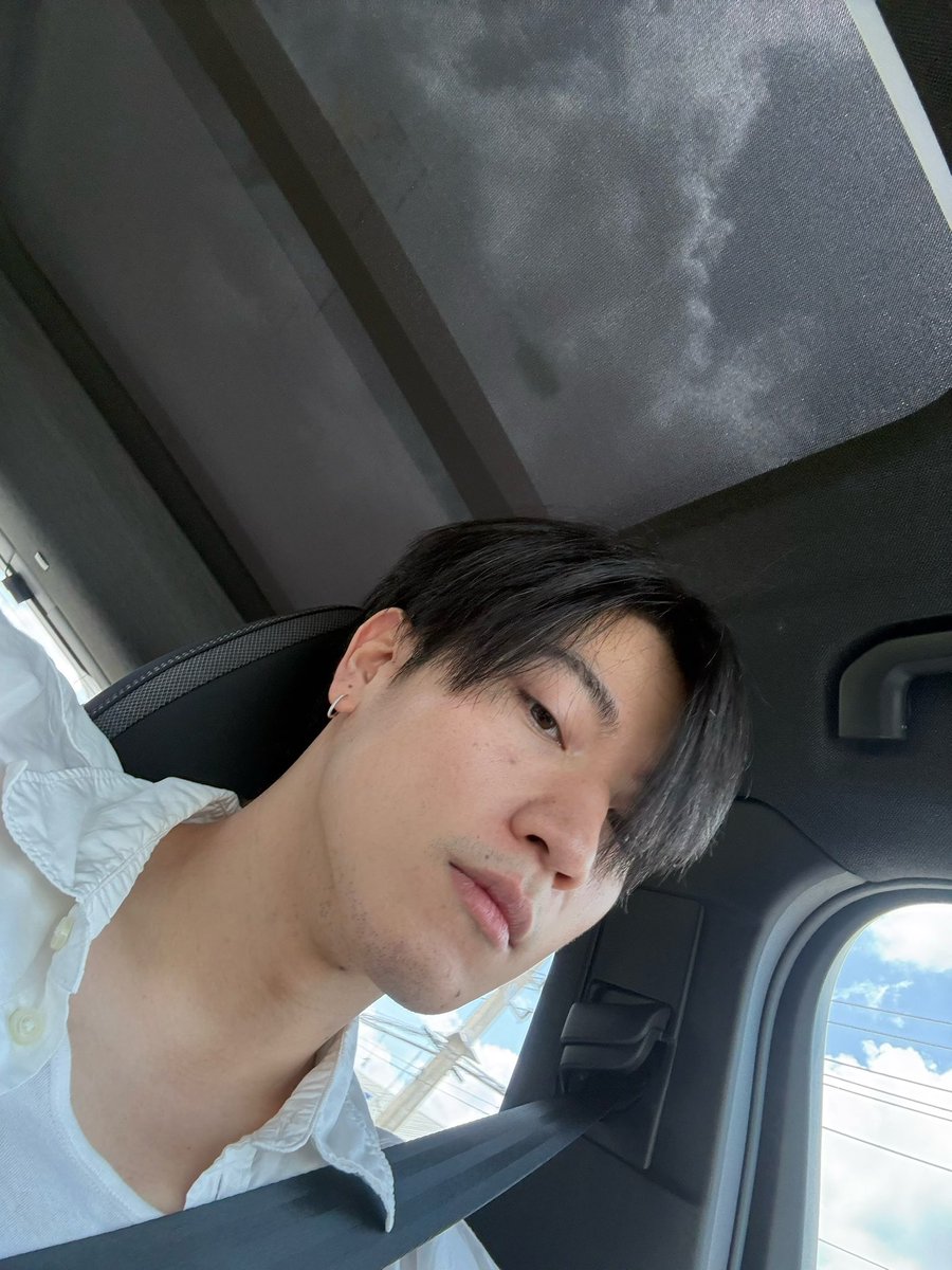 aishiryn's tweet photo. สามารถใส่แคปชั่นว่า 
“มาส่งเด็กไปเรียนครับ” 😎

(#innongsa 🐕🦌) https://t.co/NqZ46R3Ztq