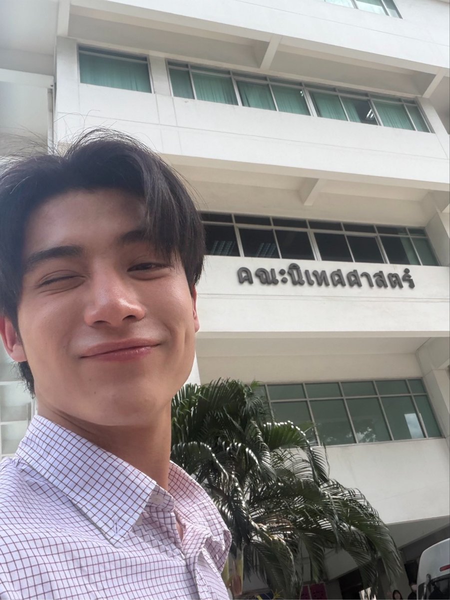 fr0zenbabii's tweet photo. : ออกบ้านละ กำลังไปรับ 
                                               : โอเช รอที่คณะคับ https://t.co/u07xWKJ0zv