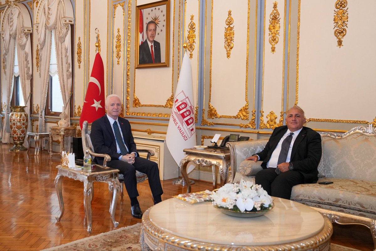 TC_istanbul's tweet photo. Valimiz Davut Gül, görevine yeni başlayan Vali Yardımcımız Dr. Suat Seyitoğlu’nu kabul etti.

@gul_davut

📍İstanbul Valiliği https://t.co/vZHJYNwQBK