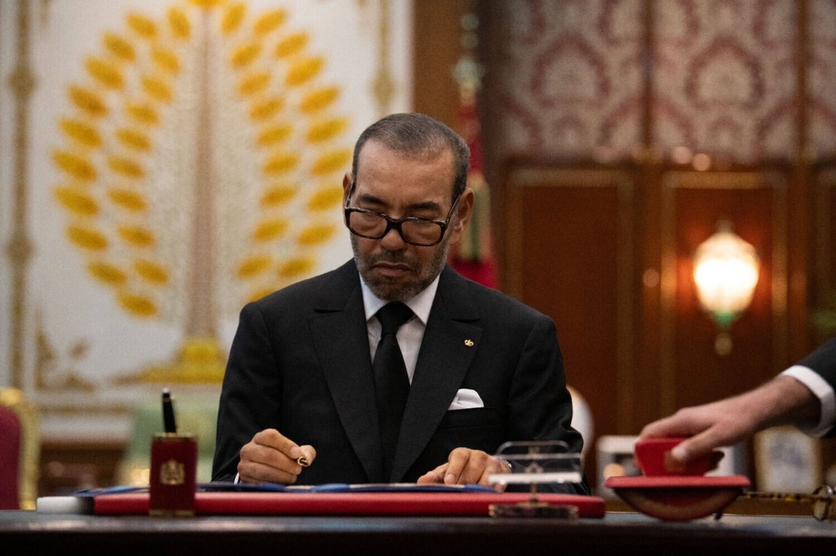humanite_fr's tweet photo. Le roi du Maroc baptise une autoroute « Donald Trump » « en témoignage d’amitié et de paix » 

➡️ https://t.co/jqymm3bSSY https://t.co/8MO9JXD3Co