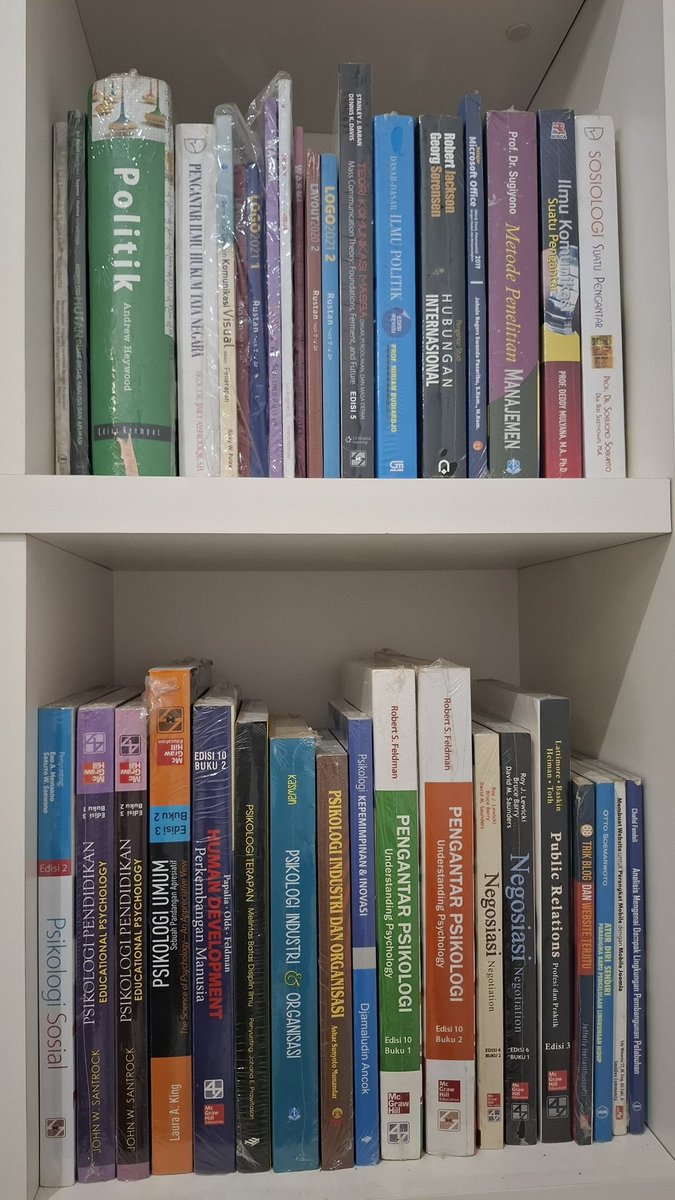 mrrklee_'s tweet photo. 📚WTS/Jual Murah Preloved Buku Kuliah Original (95% Segel &amp; Mulus)

✅ 100% original (no bajakan ya!)
📖 Pilihan bidangnya lumayan lengkap:
Manajemen, Akuntansi, Pemasaran, Psikologi, Ekonomi, Sistem Informasi, Teknik Industri, Teknik Elektro, Biologi, HI, Politik, Sosiologi, dll https://t.co/LsoCGdmOiV