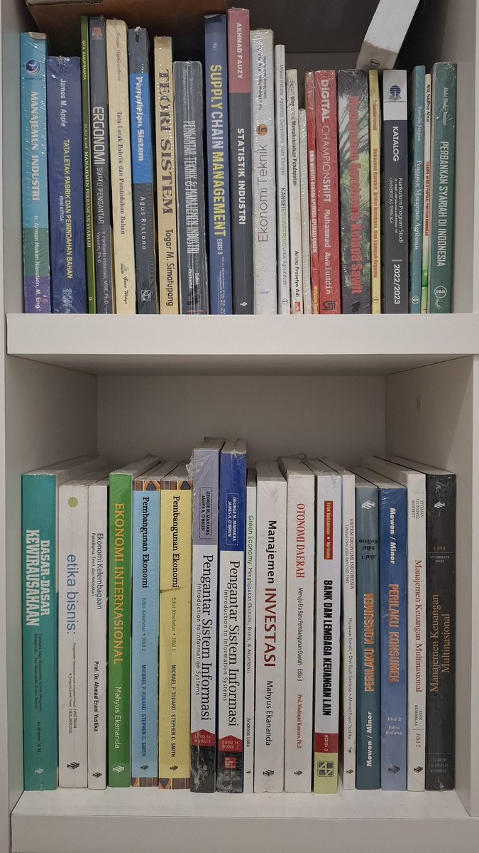 mrrklee_'s tweet photo. 📚WTS/Jual Murah Preloved Buku Kuliah Original (95% Segel &amp; Mulus)

✅ 100% original (no bajakan ya!)
📖 Pilihan bidangnya lumayan lengkap:
Manajemen, Akuntansi, Pemasaran, Psikologi, Ekonomi, Sistem Informasi, Teknik Industri, Teknik Elektro, Biologi, HI, Politik, Sosiologi, dll https://t.co/LsoCGdmOiV