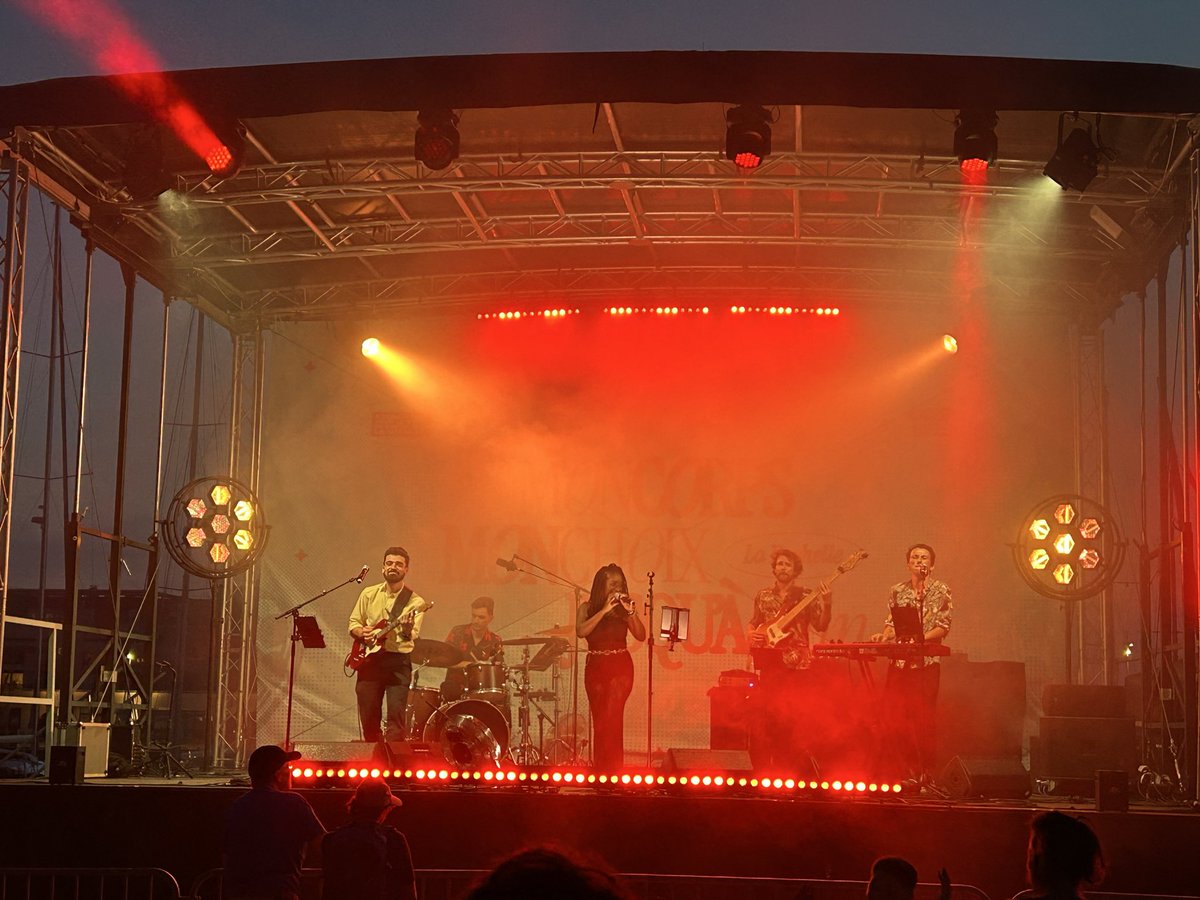 OF82's tweet photo. Très belle soirée de clôture de l’ADMD Tour des @jeunesadmd à La Rochelle hier soir !
Après le vote historique du 15 juillet, il y a encore tant à faire mais c’est une étape essentielle.
Merci à Olivier Falorni et @JonathanDenis pour le travail accompli 👏👏👏 https://t.co/jTlq2J4w8l