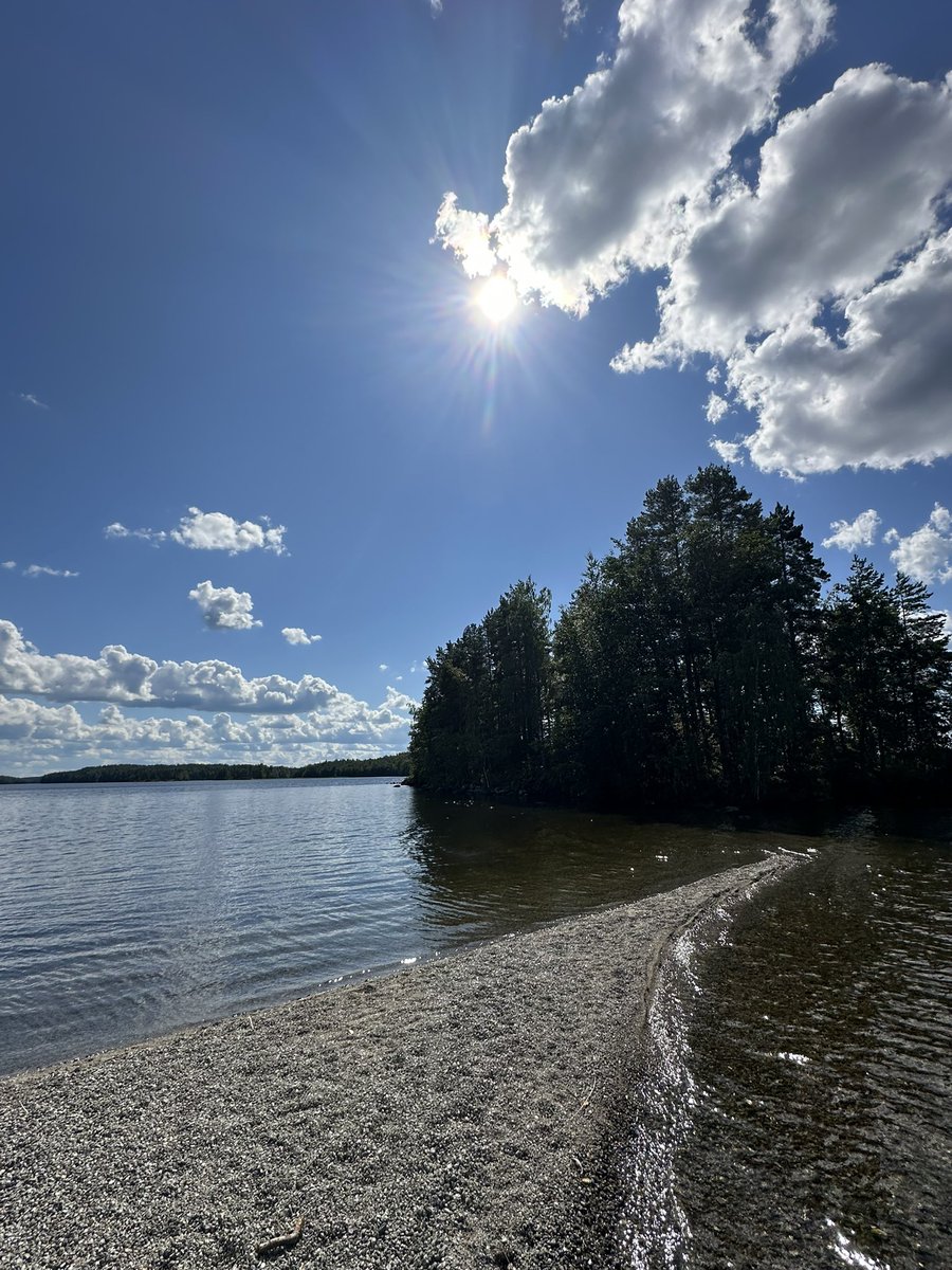 TristanHanninen's tweet photo. Motorboating day done right! 🚤 We cruised out on Lake Puula and made a perfect pit stop at beautiful Kankariluoto. ☀️ #Puula #Kankariluoto #Motorboating https://t.co/3gGgpoJLeV