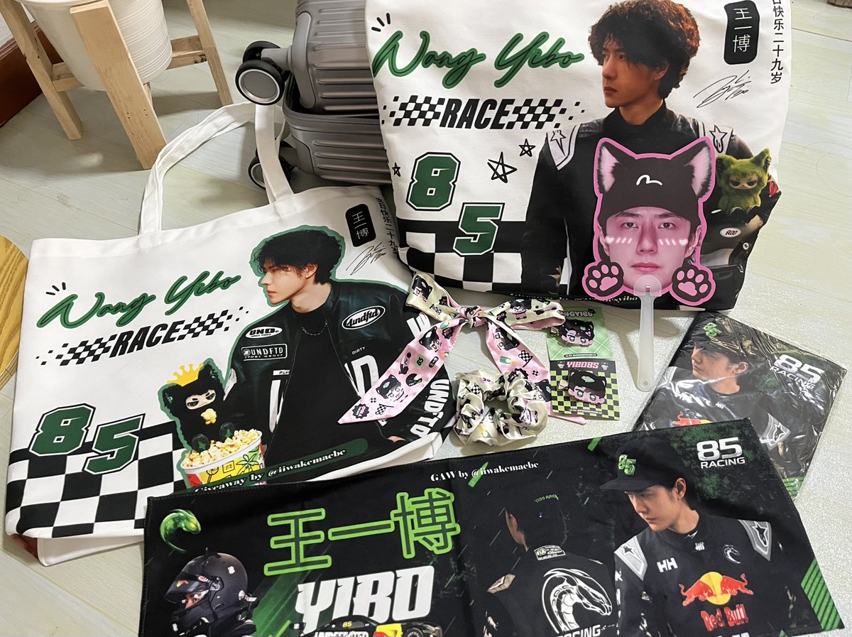 iiwakeMaebe's tweet photo. #กอวของเมบีบี ที่งาน #WYB85MiniArea_YIBO ปีนี้ยัง
ไม่ว่างทำพรีวิวเยยย แต่คิดว่ามีของไปแจกตามนี้คับ 💚

-กระเป๋าผ้าสมป๋อft.สมอ๋าว
-ผ้าเชียร์ไมโครไฟเบอร์พี่นักแข่ง 
-พัดเหมียวๆป๋อ
-ยางมัดผม 
-ริ้บบินผูกผม 
และกิ้บน้องเสือดำ 2 แบบ 

กติกา1 : แจ้งว่าอยากได้กอว.ชิ้นไหน 
สำหรับ พัด ยางมัดผม กิ้บ และริ้บบิ้น
 โชว์ของซับน้องป๋อในปีนี้ 1 แบรนด์ต่อ กอว.1ชิ้น (1ของซับ:1กอว.) 

กติกา2 : สำหรับกระเป๋าและผ้าเชียร์พี่นักแข่ง โชว์ของซับน้องป๋อในปีนี้ 5แบรนด์ต่อ1ชิ้นค่า (5ของซับ:1กอว.)

และเจอกันค้าบบบบ