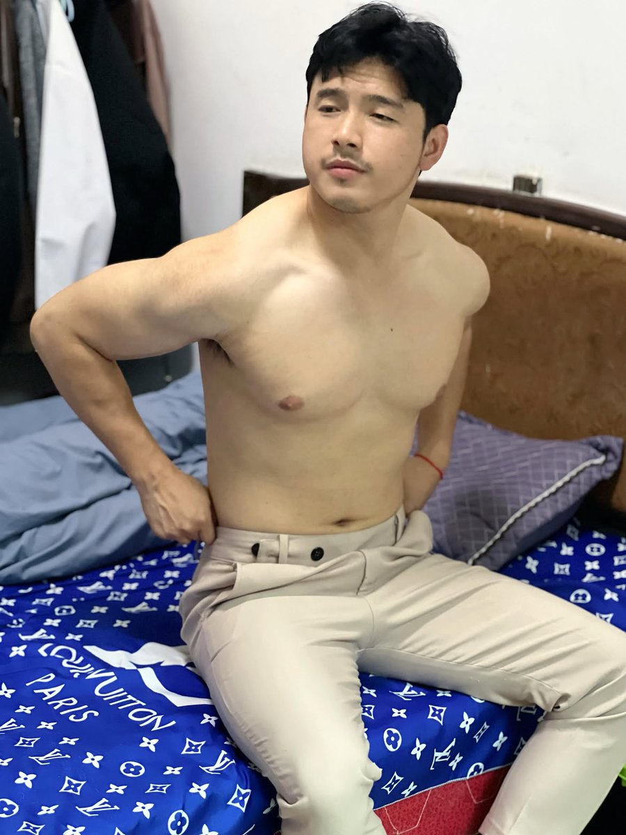shirtlessboyid's tweet photo. otw ngesift siang https://t.co/6kryZ0z1MZ