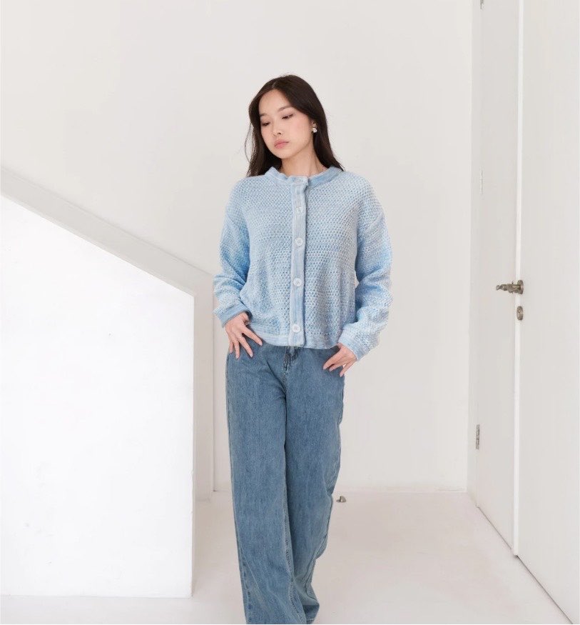 itsyournass's tweet photo. fix ini combo favorit! satu cardigan, seribu gaya. tinggal ganti inner, vibes-nya langsung beda. pilihan warnanya bikin pengen checkout lebih dari satu😭🤏🏻

🖇️ https://t.co/05T4F0Kh44 https://t.co/PUqP2VROBi