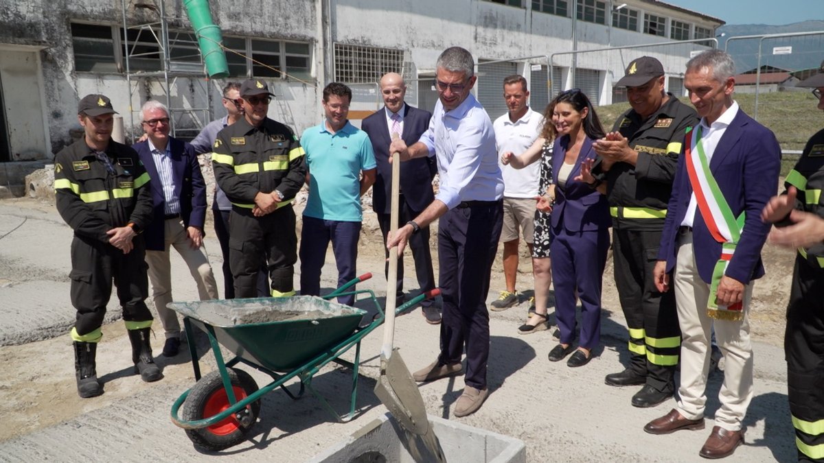 regioneFVGit's tweet photo. “Il distaccamento dei Vigili del Fuoco volontari di #Sacile è un’opera strategica per la sicurezza della comunità e dei cittadini: per il completamento #RegioneFVG ha stanziato 2,3 mln”. Così oggi a #Sacile @Pier_Roberti
👉https://t.co/WeE4yb7mT4 https://t.co/4CD8pmkpqr