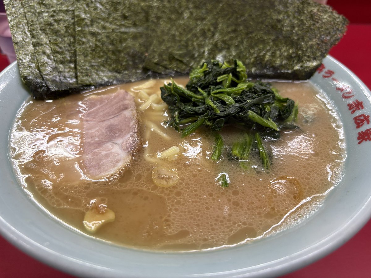 Rvamine's tweet photo. 中盛+のり増し1250円🍜本牧家系譜の中で濃厚、千葉家がスッキリ味だと思ってる。どっちも最高 / I'm at 末広家 in 千葉市, 千葉県 https://t.co/SctIsSfNAe https://t.co/RW2aAAdvOP