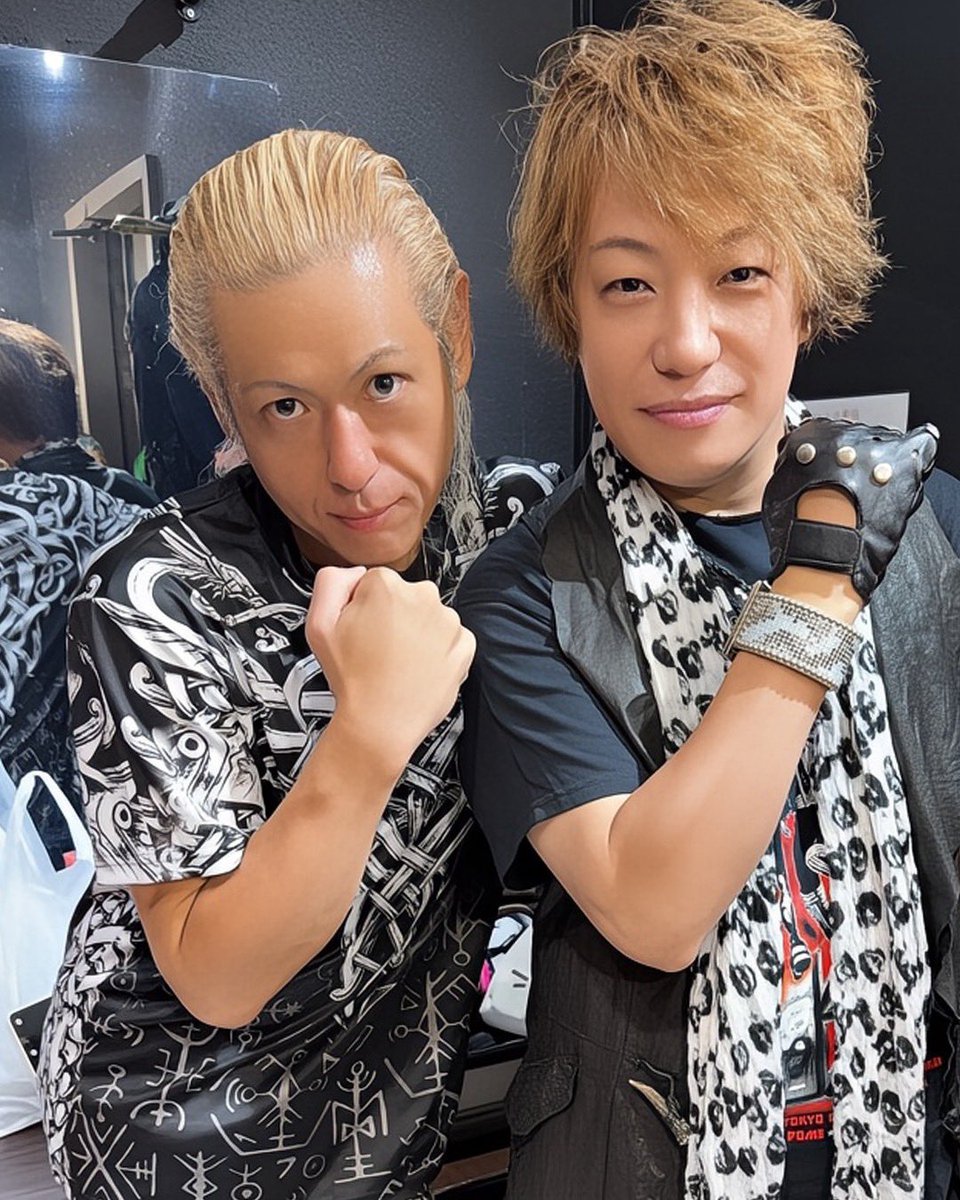 newassaultyuuki's tweet photo. みんなが愛するスーパースター💫
YOFFYさんとの2ショットです😄😄

メドレーで全OP全EDを出し切っても、輝かしい名曲ばかりで煌めく最高のステージ...本当に素晴らしすぎました✨🥹✨

今後もSHSはYOFFYさんを愛し、YOFFYさんから愛され続けていきます💪
SHSの歴史はYOFFYさんとの絆の歴史ィ✨
#SHS30 https://t.co/mQ1l5KId1V