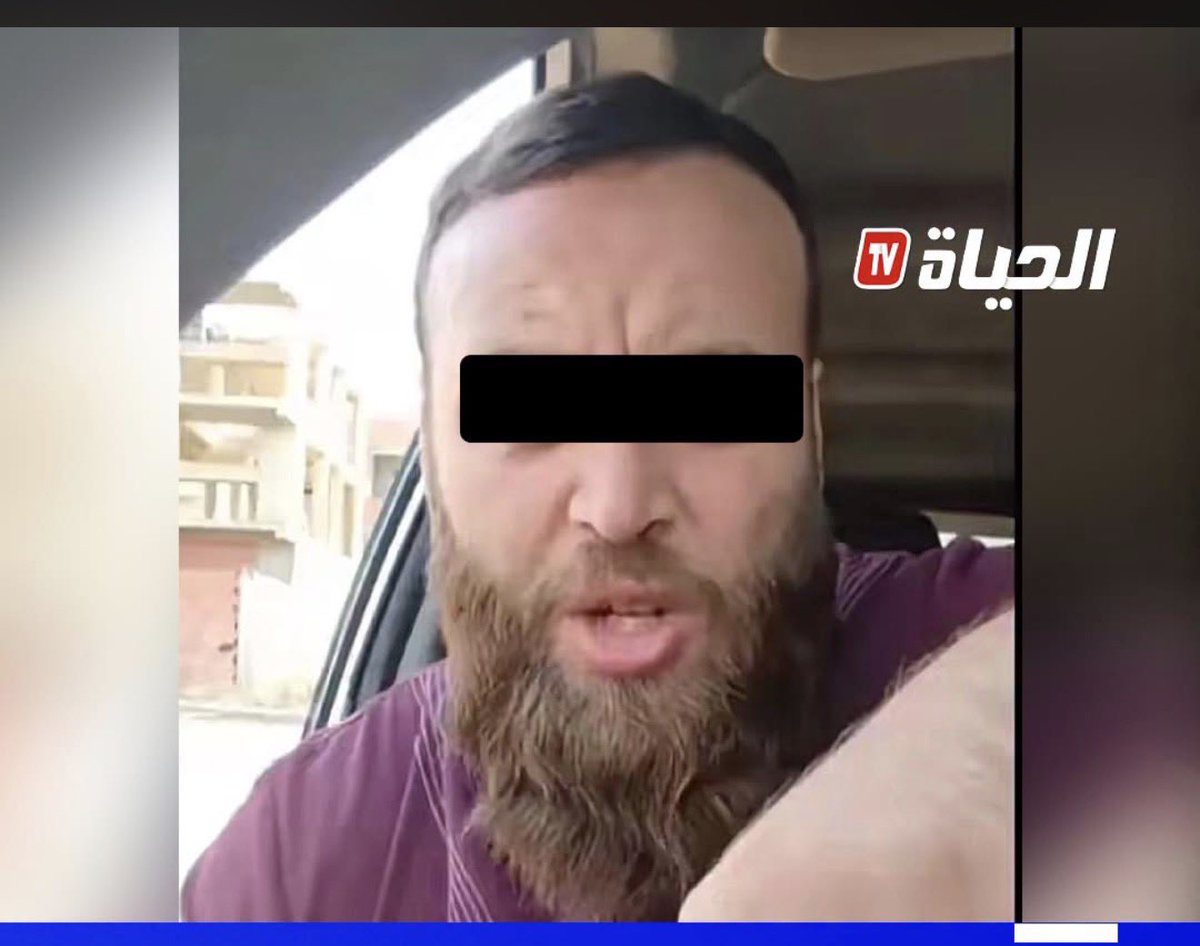 MouloudiaDZ3's tweet photo. ذكرت نيابة محكمة بوفاريك بالبليدة، اليوم، أنه تم رصد منشور يتضمن عبارات "متطرفة منافية للآداب العامة و الأخلاق" و تحمل "خطابا تمييزيا يحث على الكراهية ضد الأطفال بسبب شكل لباسهم"، في إشارة إلى الفيديو المتداول بكثرة في الفضاء الافتراضي ويظهر شخص يتحدث عن لباس طفله ويطلق عليها أوصاف قبيحة.
و قد أسفر التحقيق الابتدائي، وفق البيان، عن تحديد هوية المشتبه فيه المدعو سعيود أنور، مشيرا إلى أنه تم تقديمه بتاريخ اليوم الموافق 03 أوت 2026 و متابعته بموجب إجراءات "التلبس عن جنحتي التمييز و النيل من الحياة الخاصة للطفل عن طريق منشورات من شأنها الإضرار به "، طبقا للمادتين 2 و31 من القانون رقم 20-05 المتعلق بالوقاية من التمييز و خطاب الكراهية و مكافحتها و المادة 140 من القانون رقم 15-12 المتعلق بحماية الطفل.

وختم البيان، بانه تم إيداع المعني الحبس في إنتظار محاكمته في جلسة 05 أوت 2026 .

ولي ماترباش في دارهم كاين مؤسسات اعادة التربية…
#الجزائر