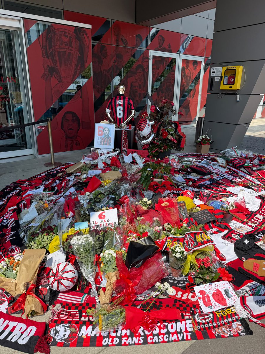 PBPcalcio's tweet photo. Tutto questo amore.

6 PER SEMPRE CAPITANO. https://t.co/FHOnElq48h