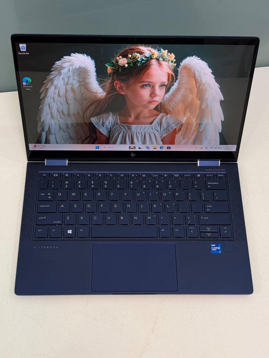 AbariGreen's tweet photo. 🇺🇸 HP Elite Dragonfly G2 2-in-1

13.3” FHD+ x360 convertible Touchscreen Sure-view Display
Intel core i7 11th generation Processor
16GB RAM,512GB SSD

Backlit Keyboard
Fingerprint scanner
Windows hello Face id unlock
Thunderbolt Port and power delivery

~4 units available
Laptop and charger only

🏷 ₦750,000
