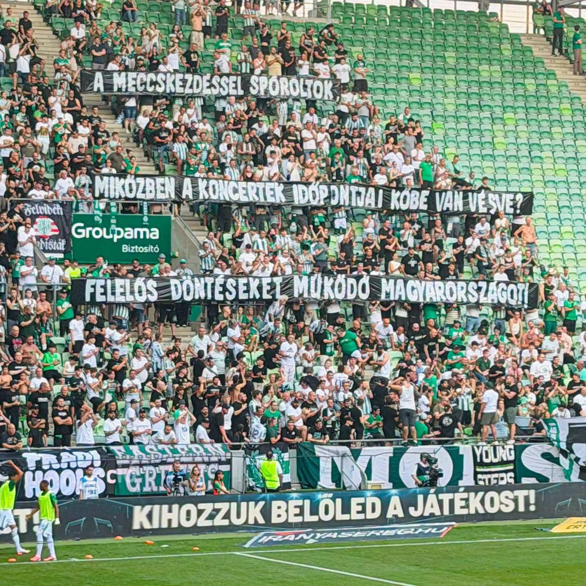 DesolateHun's tweet photo. Működő Magyarország = van Fradi meccs!

Ha eddig volt bármi illúziód arról, hogy a focimeccsek mennyire a prolik gyűjtőhelyei. https://t.co/i1L7q3Z7ce